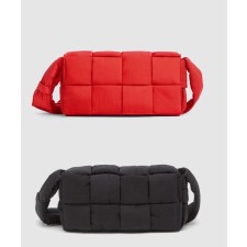 [BOTTEGA-보테가베네타]패디드 카세트 벨트백 628951