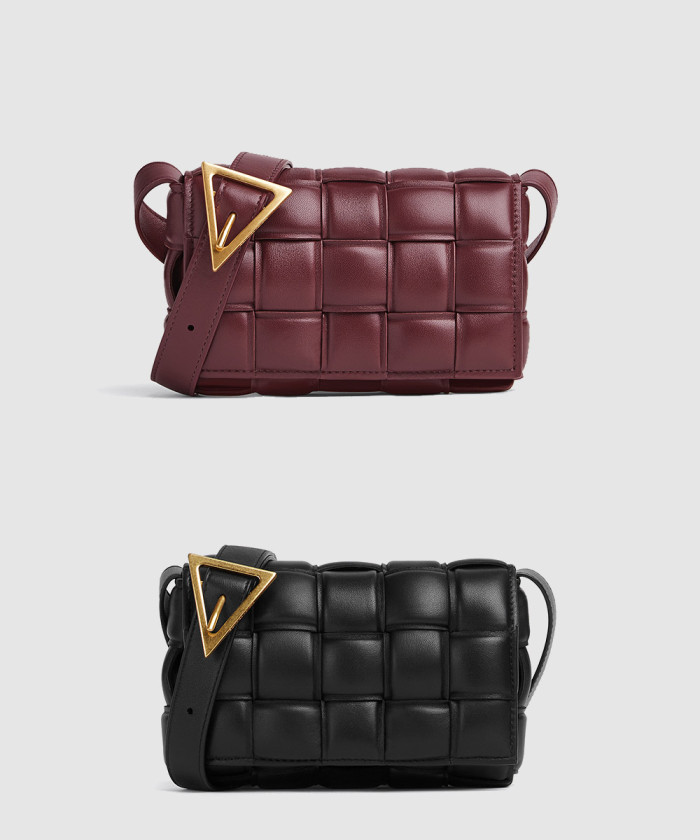 [BOTTEGA-보테가베네타]패디드 카세트백 스몰 717506