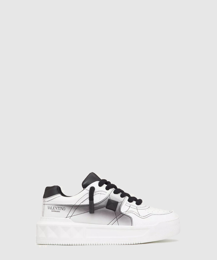 [VALENTINO-발렌티노]원 스터드 로우탑 스니커즈