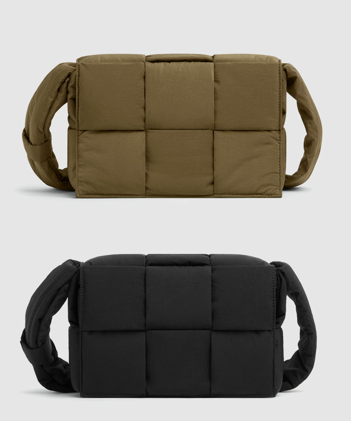 [BOTTEGA-보테가베네타]스몰 패디드 테크 카세트 755182