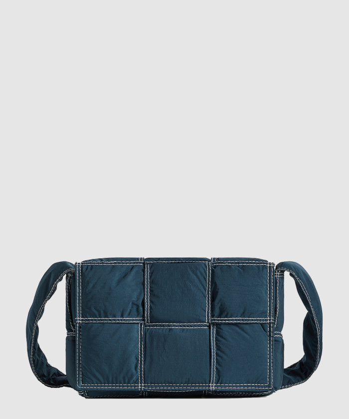 [BOTTEGA-보테가베네타]스몰 패디드 테크 카세트 795675